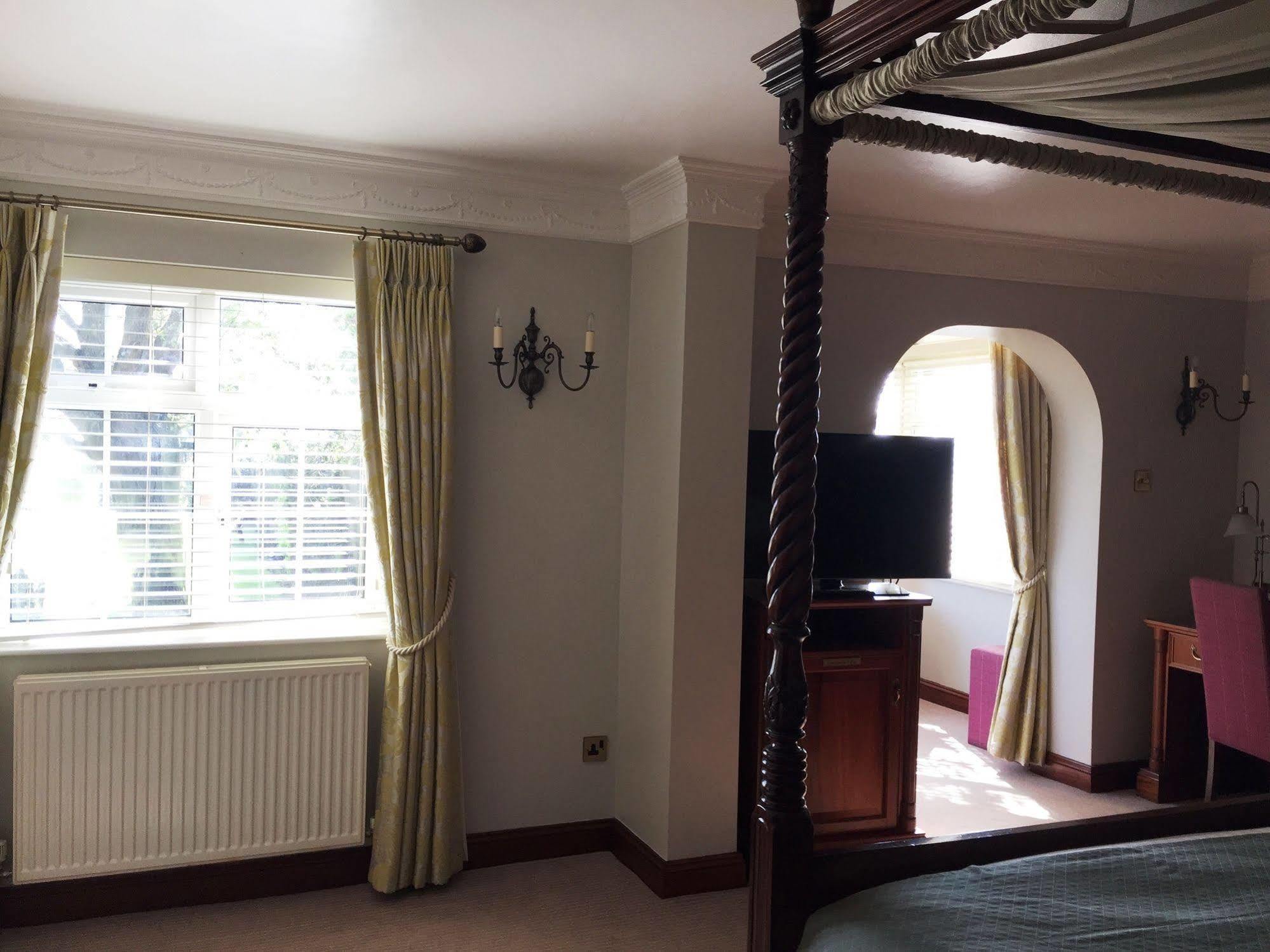The Royal Chace Hotel Enfield Esterno foto